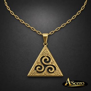 Cadena con Colgante Trisquel Triangular en Acero Dorado