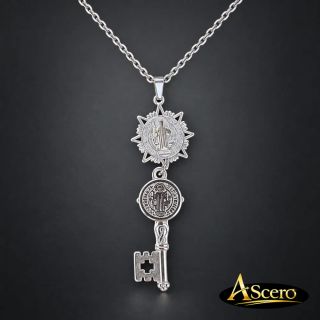 Cadena con Colgante Llave de San Benito con Medalla
